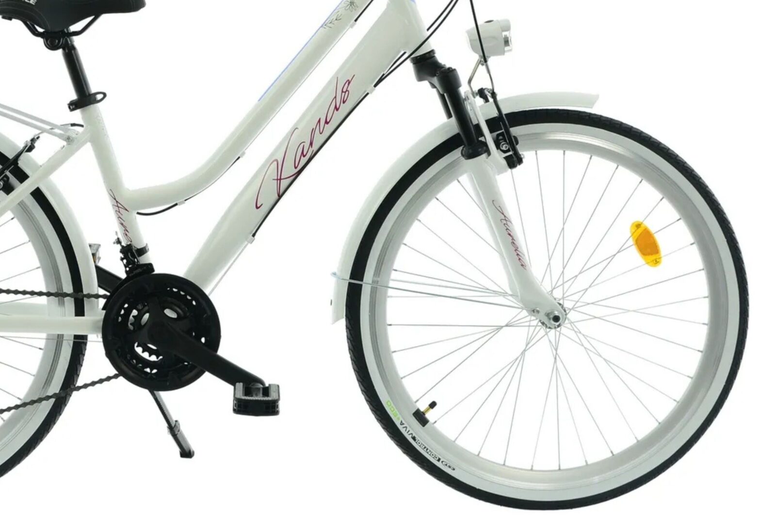 Vit cykel med svart sadel och reflex.