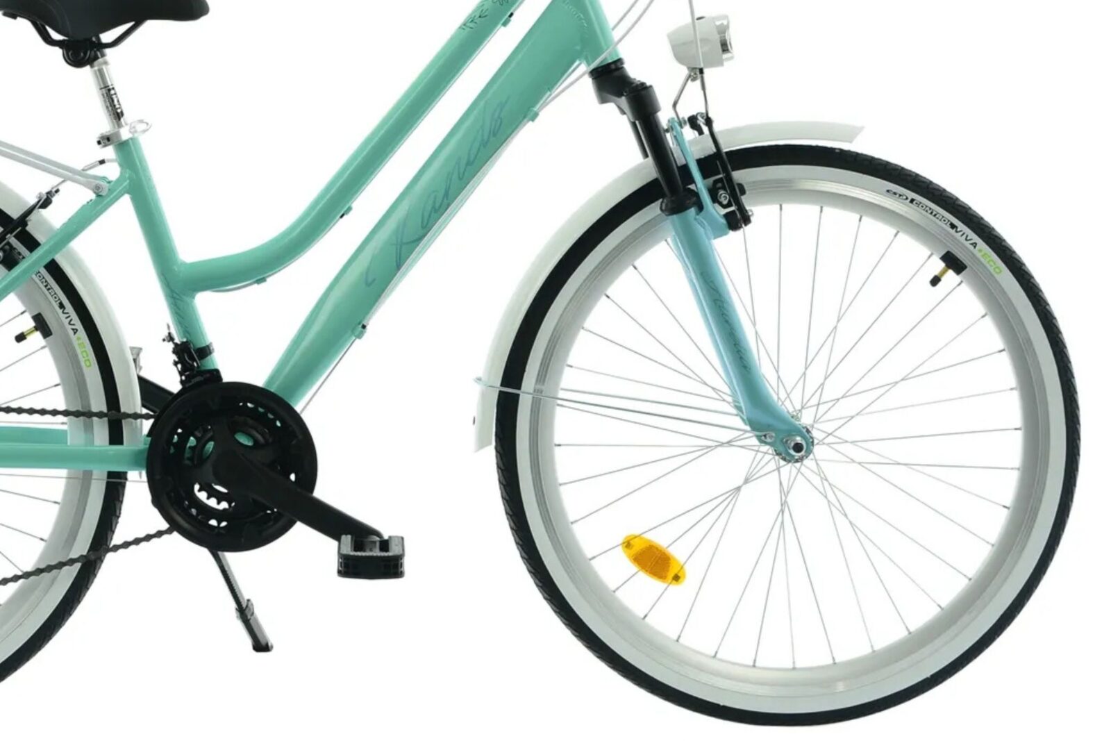 Mintgrön cykel med vit däck och reflexer.