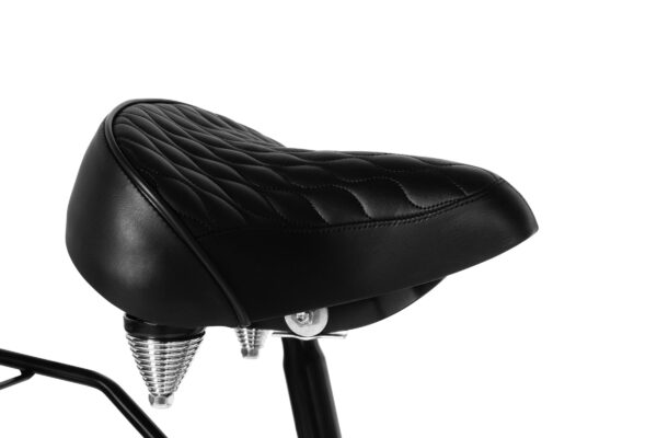 Czarna, pikowana siedzenie rowerowe.