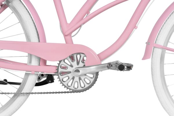 Różowy rower z widoczną przekładnią i pedałami.