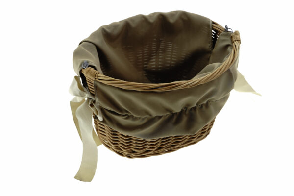 Flätad korg med brun tygfodring och band