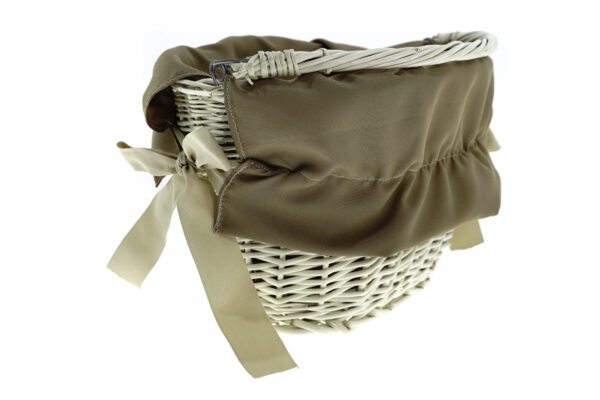 Flätad korg med brunt tygöverdrag