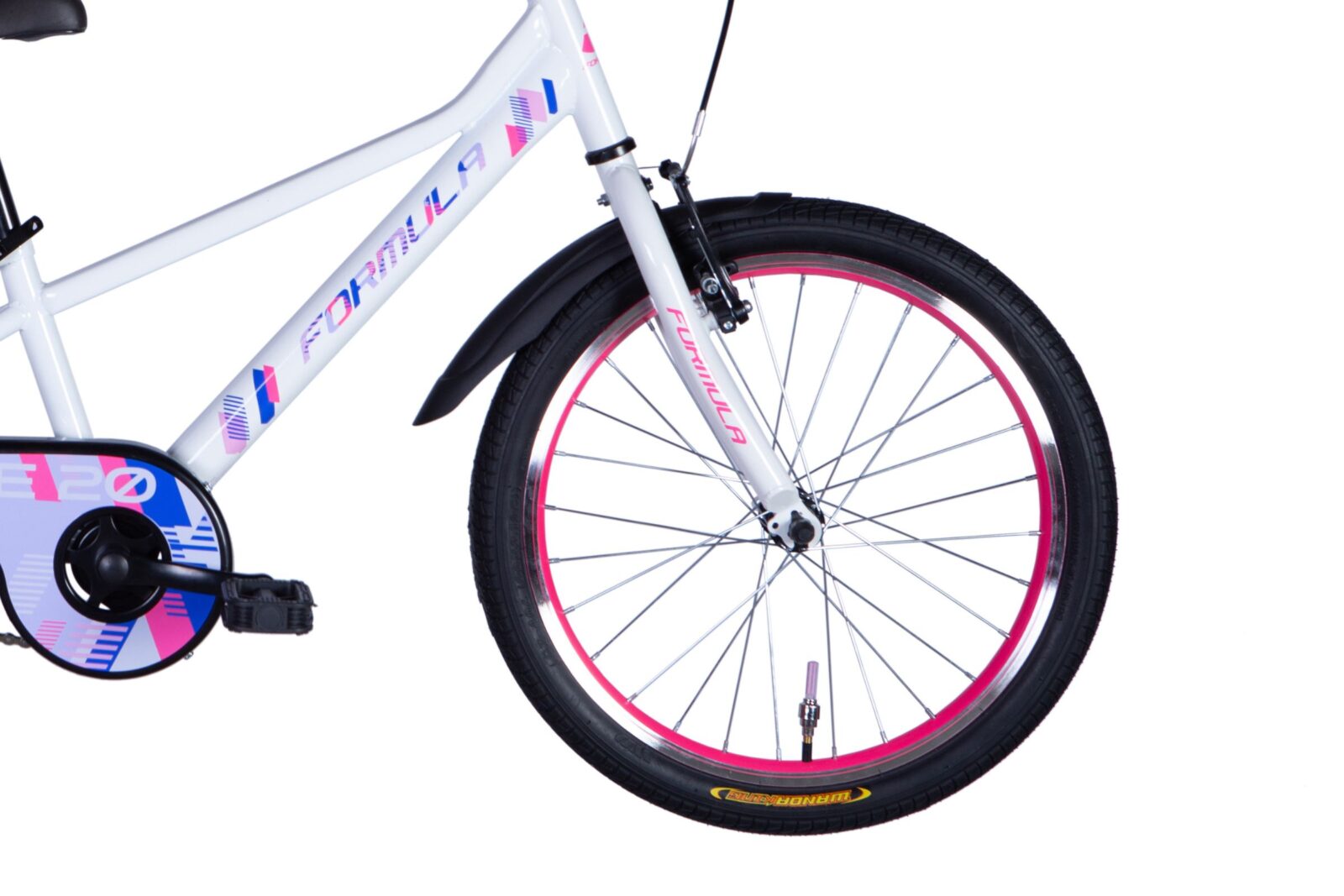 Biały rower z różowymi akcentami i kołami