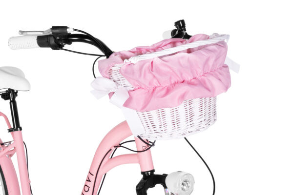 Różowy koszyk na rowerze z białymi detalami.