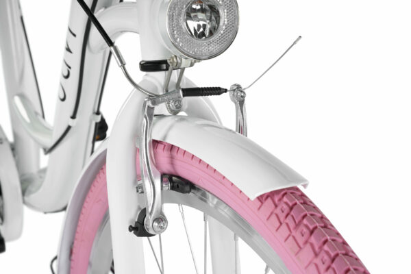 Vit cykel med rosa däck, närbild framhjul.