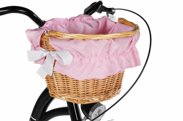 Cykelkorg med rosa tyg och vita rosetter.
