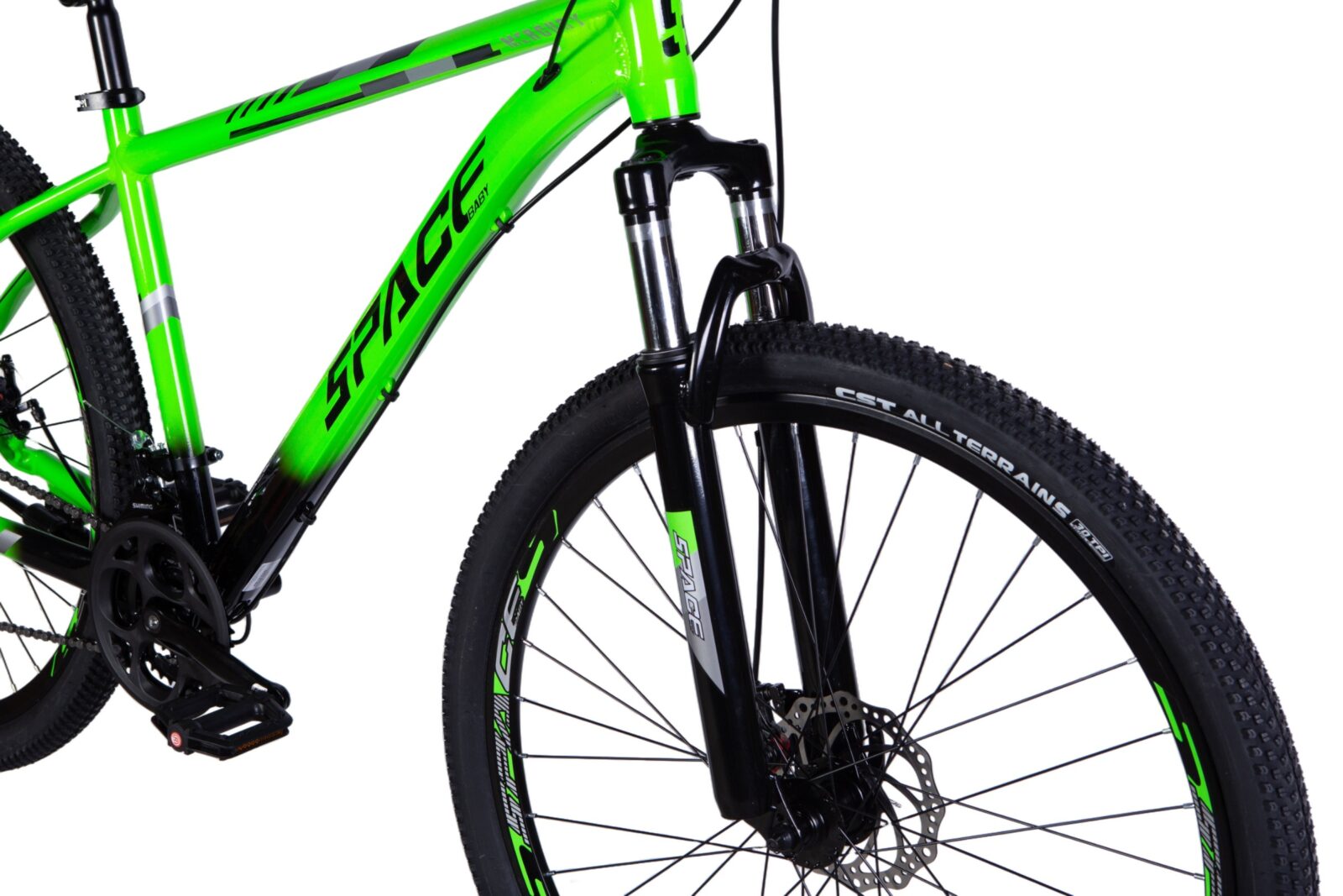 Grön mountainbike med svarta hjul och vit text