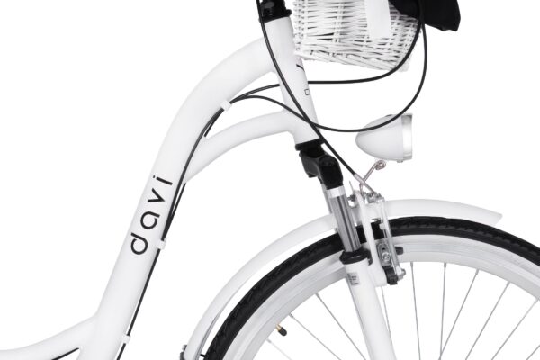 Biała rowerowa rama z koszykiem i lampką