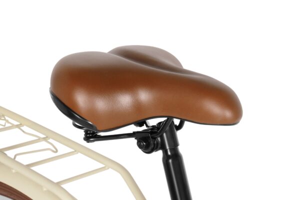 Czarna rama rowerowa z brązowym siodełkiem.