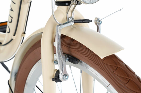 Närbild av cykelram och hjul