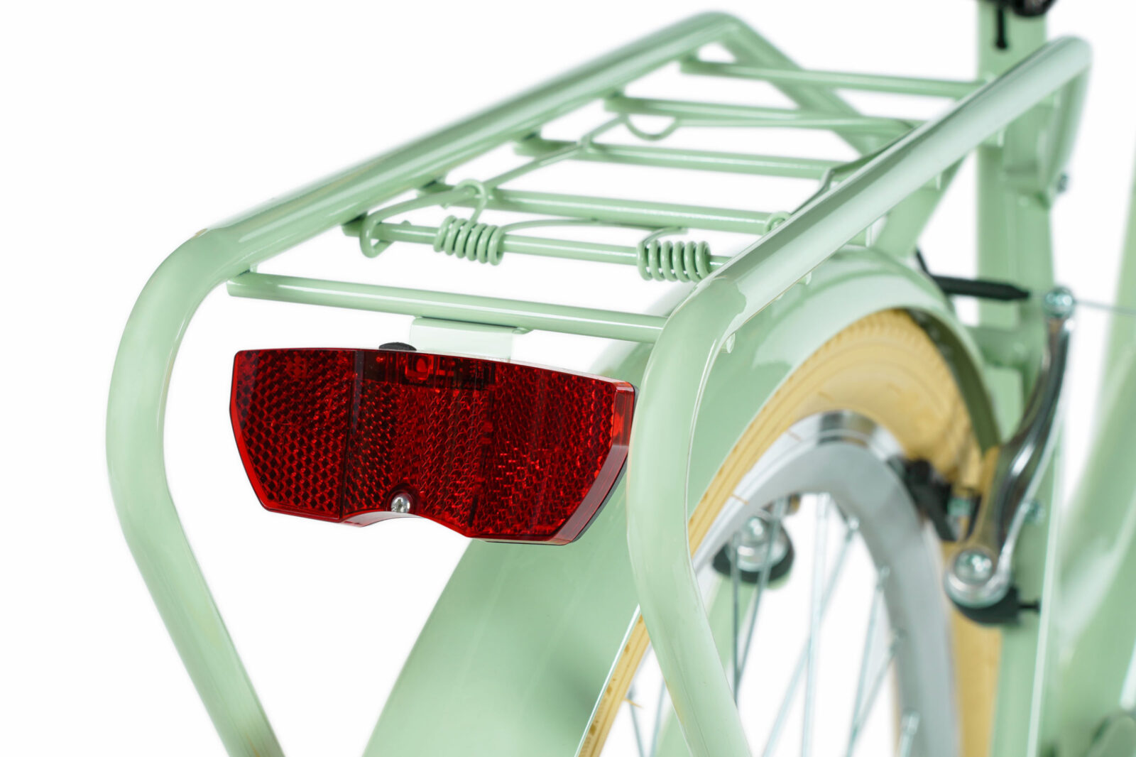 Grön cykel med pakethållare och rött bakljus