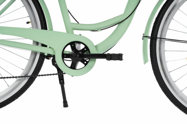 Grön cykelram och hjul närbild