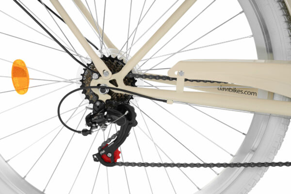 Cykeldrev och kedja på beige cykel.