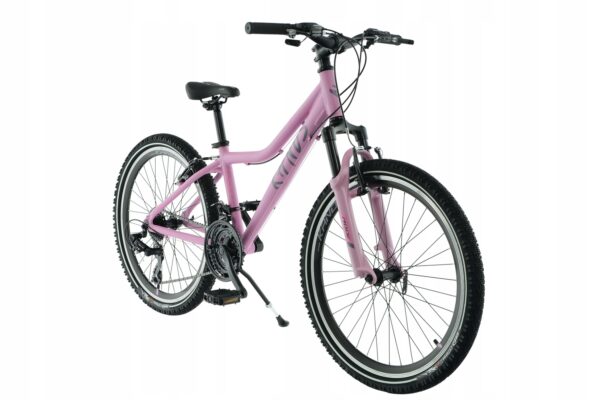 Lila mountainbike med svarta däck och sadel.