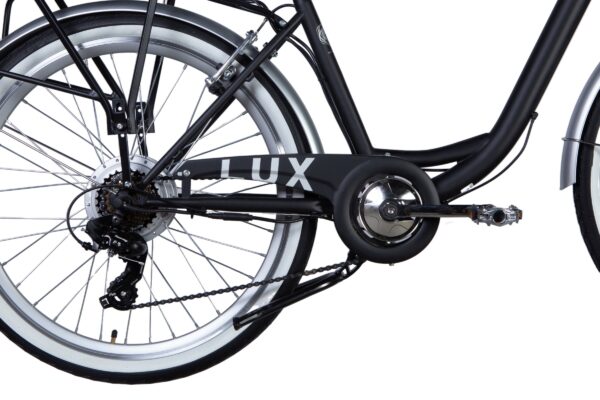 Detal roweru na tle białym.