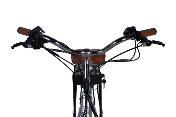 Widok na kierownicę roweru z uchwytami