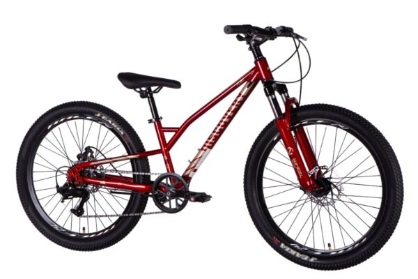 Czerwony rower górski z szerokimi oponami.