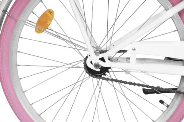 Widok tylnego koła roweru z różowym oponami.