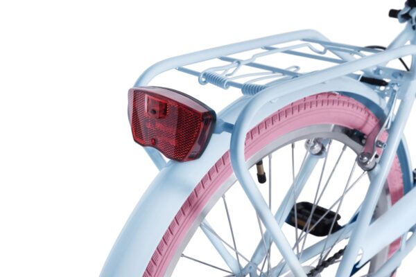 Tylny widok błotnika roweru z lampą