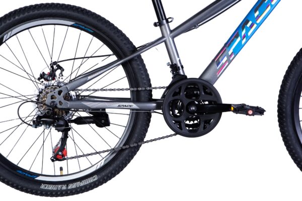 Zbliżenie na napęd roweru górskiego